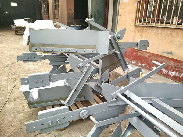 輸送機(jī)支架